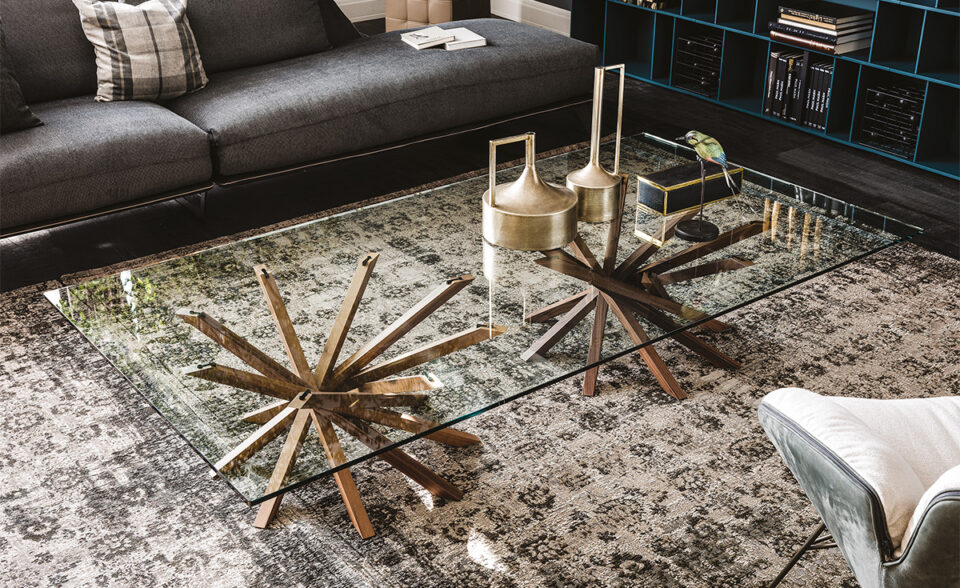 Table basse design haut de gamme Atari par Cattelan Italia, plateau verre avec base spirale bois style Mikado, disponible chez D-Style Interior.