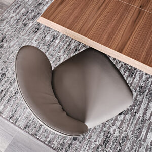Chris Chaise de Cattelan Italia au design moderne et dossier lisse. Piètement en frêne massif et assise rembourrée confortable. Élégance et savoir-faire italien. Disponible chez D-Style Interior.