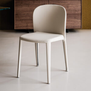 Daisy Chaise design de Cattelan Italia, au dossier incurvé et aux lignes élégantes, offrant un confort raffiné et un style contemporain. Disponible chez D-Style Interior.