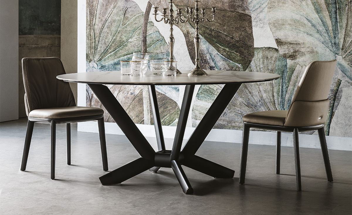 Planer Keramik Round table ronde en céramique et acier laqué, alliance parfaite de matériaux nobles et d’un design italien intemporel. Disponible chez D-Style Interior.