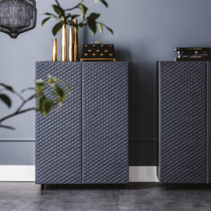 Buffet design haut de gamme Tiffany par Cattelan Italia, revêtement cuir matelassé avec structure bois laqué, disponible chez D-Style Interior