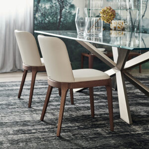 Magda Chaise design haut de gamme de Cattelan Italia avec structure en bois massif et dossier enveloppant, disponible chez D-Style Interior.