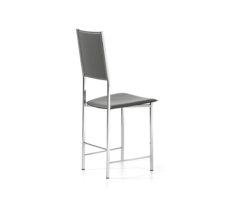 Alessia tabouret design de Cattelan Italia : design minimaliste, structure en acier laqué et assise en cuir véritable, alliance d’élégance et de confort italien. Disponible chez D-Style Interior.