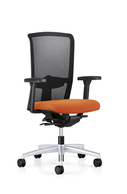 Goal-Air 172G d’Interstuhl allie design aérien, ergonomie avancée et confort respirant grâce à son dossier en maille et son assise rembourrée. Disponible chez D-Style Interior.