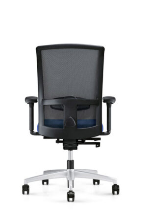 Goal-Air 172G d’Interstuhl allie design aérien, ergonomie avancée et confort respirant grâce à son dossier en maille et son assise rembourrée. Disponible chez D-Style Interior.