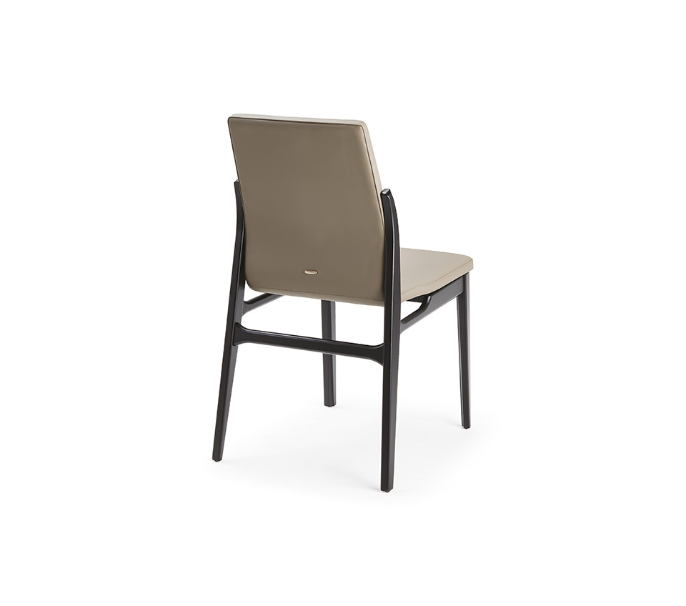 Ginevra Chaise design de Cattelan Italia, alliant élégance naturelle, confort et savoir-faire italien. Disponible chez D-Style Interior.