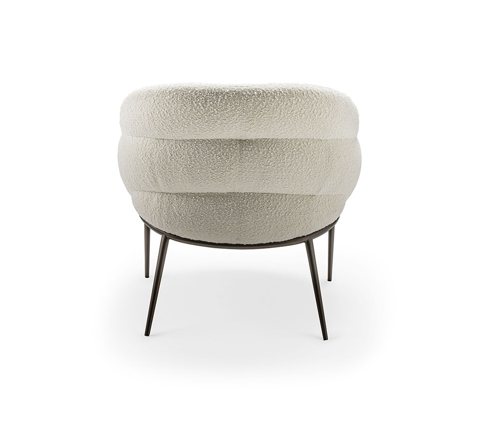 Camilla Lounge Chaise design de Cattelan Italia, une création raffinée aux lignes fluides et enveloppantes. Disponible chez D-Style Interior.