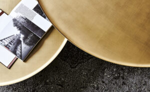 Table basse design haut de gamme Amerigo par Cattelan Italia, base conique acier avec plateau finition brossée, disponible chez D-Style Interior.