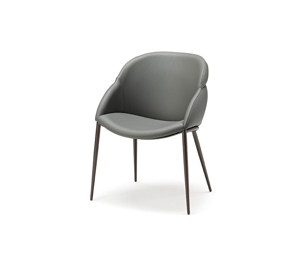 Camilla ML chaise design de Cattelan Italia : design enveloppant, structure en acier laqué et assise généreusement rembourrée pour un confort optimal. Disponible chez D-Style Interior.