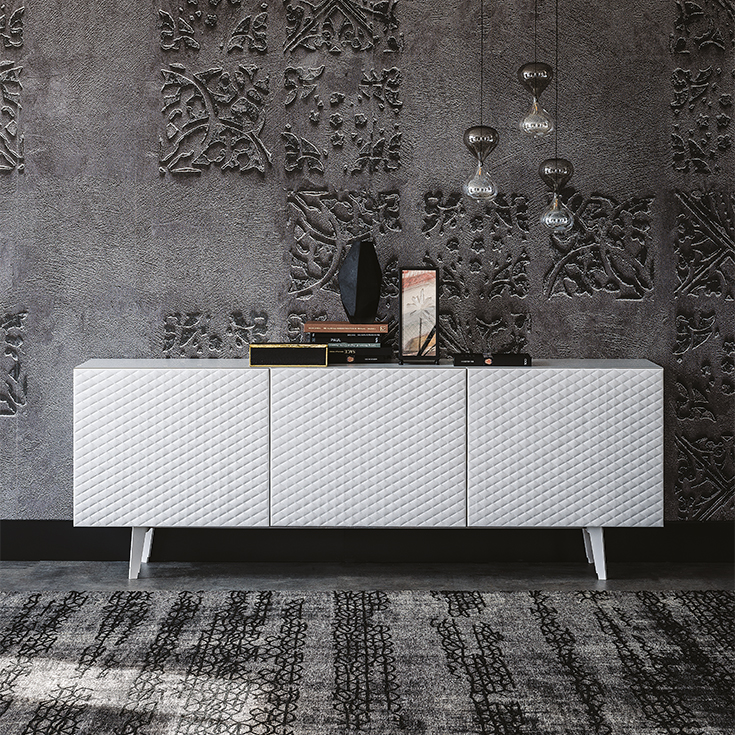 Buffet design haut de gamme Absolut par Cattelan Italia, capitonnage cuir matelassé avec structure laquée, disponible chez D-Style Interior