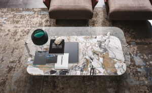 Table basse design haut de gamme Biplane par Cattelan Italia, plateaux verre et céramique Marmi avec structure acier et détails laiton, disponible chez D-Style Interior.