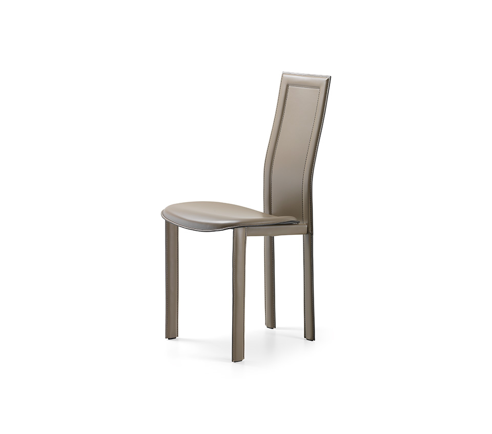 Lara Chaise design haut de gamme de Cattelan Italia en cuir avec coutures apparentes, disponible chez D-Style Interior.
