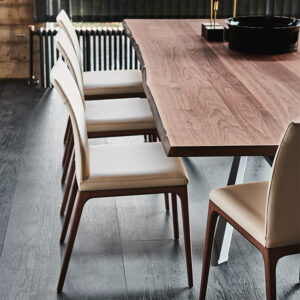 Spyder Wood table design haut de gamme par Cattelan Italia. Élégante et sculpturale, elle apporte chaleur et sophistication à votre intérieur. Disponible chez D-Style Interior.