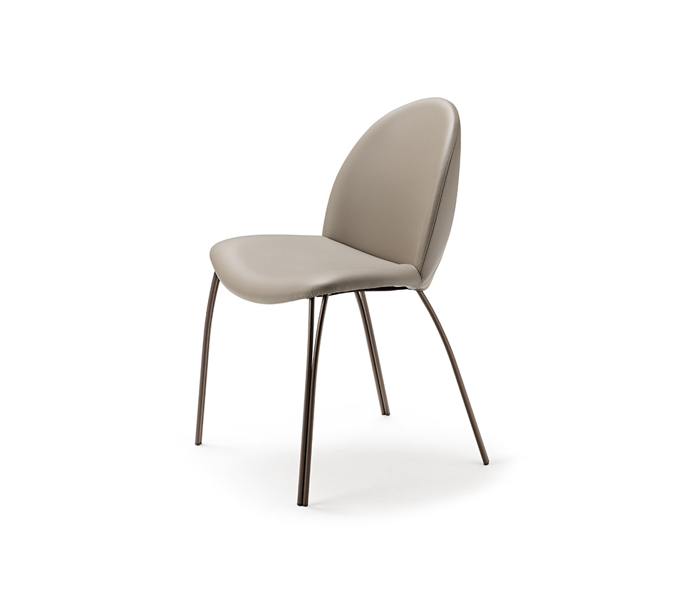 Holly Chaise design élégante aux lignes courbes et raffinées, signée Cattelan Italia, alliant confort et style contemporain. Disponible chez D-Style Interior.