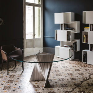 Plisset table de Cattelan Italia associe marbre Palissandro et verre clair dans un design sculptural et raffiné. Disponible chez D-Style Interior.