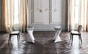Plisset table de Cattelan Italia associe marbre Palissandro et verre clair dans un design sculptural et raffiné. Disponible chez D-Style Interior.