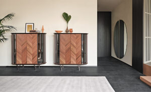 Buffet design haut de gamme Costes par Cattelan Italia, côtés verre incurvé avec inserts bronze et portes à lamelles, disponible chez D-Style Interior