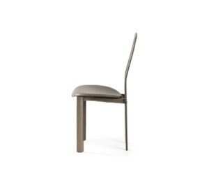 Lara Chaise design haut de gamme de Cattelan Italia en cuir avec coutures apparentes, disponible chez D-Style Interior.