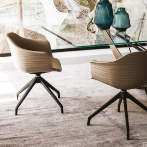 Indy Fauteuil design en polyuréthane souple, élégant et polyvalent, idéal pour les espaces de travail modernes, signé Cattelan Italia et disponible chez D-Style Interior.