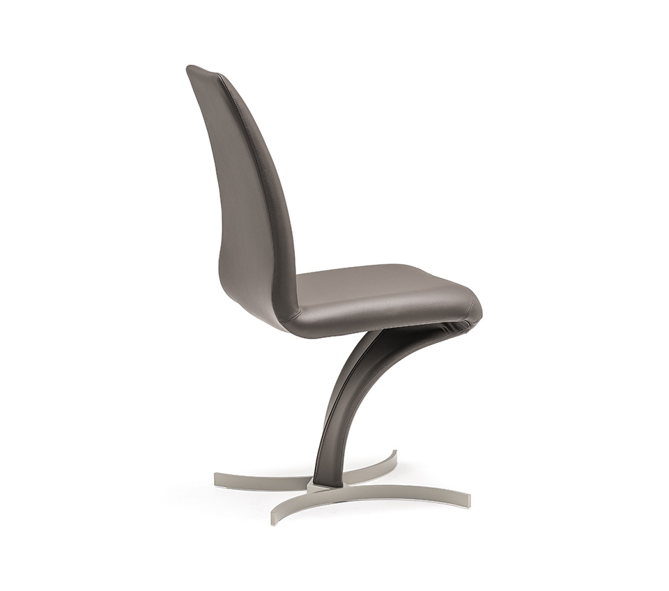Betty Chaise design de Cattelan Italia : une création signée Yasuhiro Shito mêlant design raffiné, confort et savoir-faire italien. Disponible chez D-Style Interior.