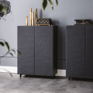 Buffet design haut de gamme Tiffany par Cattelan Italia, revêtement cuir matelassé avec structure bois laqué, disponible chez D-Style Interior