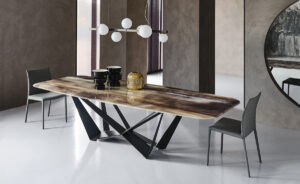 Skorpio Crystalart table de Cattelan Italia allie verre artistique et structure sculpturale en acier pour un style contemporain et raffiné. Disponible chez D-Style Interior.