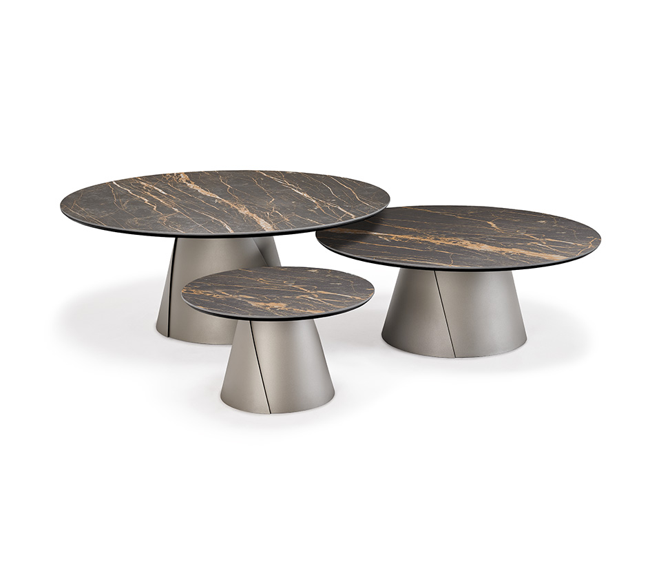 Table basse design haut de gamme Albert Keramik par Cattelan Italia, plateau céramique Marmi avec base conique métallique, disponible chez D-Style Interior.