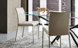Anna chaise design de Cattelan Italia : design minimaliste et confortable, structure en acier laqué ou chromé, assise rembourrée et finitions personnalisables. Disponible chez D-Style Interior.