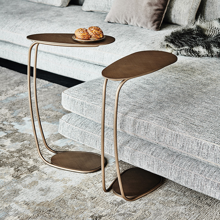 Table basse design haut de gamme Yago Cattelan Italia, aux courbes douces et finitions métalliques, disponible chez D-Style Interior.