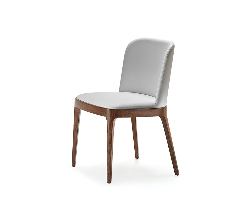 Magda Chaise design haut de gamme de Cattelan Italia avec structure en bois massif et dossier enveloppant, disponible chez D-Style Interior.