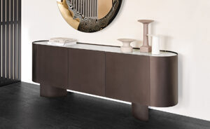 Buffet design haut de gamme Savoy par Cattelan Italia, plateau céramique Marmi avec structure acier laqué bronze, disponible chez D-Style Interior