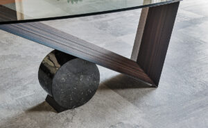 Valentino table de Cattelan Italia, une pièce iconique alliant marbre, bois et verre. Design sculptural et finitions d’exception. Disponible chez D-Style Interior.