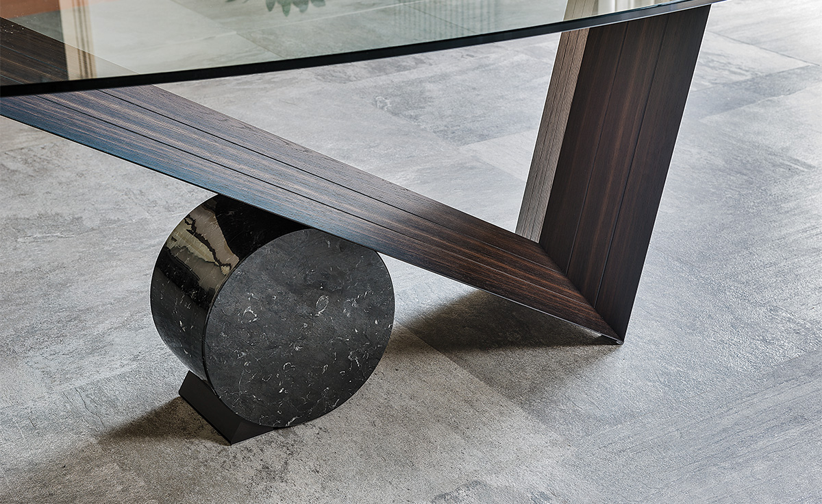 Valentino table de Cattelan Italia, une pièce iconique alliant marbre, bois et verre. Design sculptural et finitions d’exception. Disponible chez D-Style Interior.