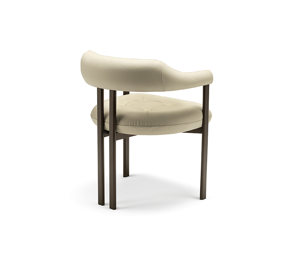 Greta Chaise design haut de gamme de Cattelan Italia, structure en acier laqué et revêtement en tissu ou cuir, élégante et contemporaine, disponible chez D-Style Interior.