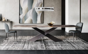 Tyron Crystalart table design haut de gamme par Cattelan Italia, avec base en acier laqué embossé et finition artistique. Disponible chez D-Style Interior.
