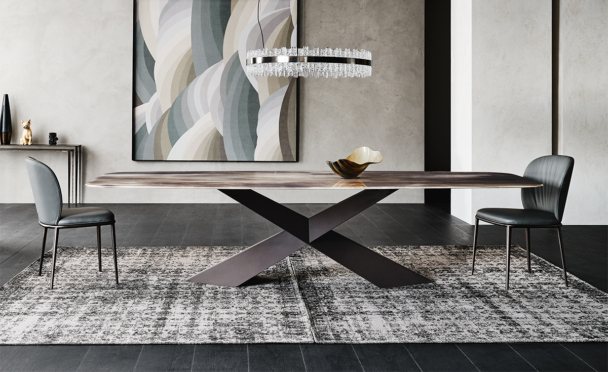 Tyron Crystalart table design haut de gamme par Cattelan Italia, avec base en acier laqué embossé et finition artistique. Disponible chez D-Style Interior.