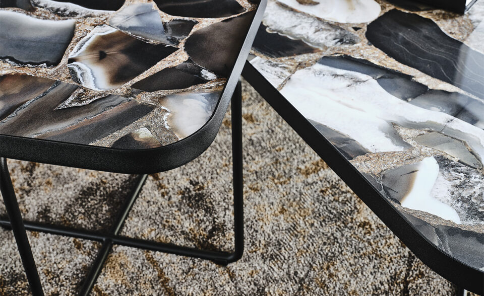 Table basse design haut de gamme Benny Keramik par Cattelan Italia, plateau céramique Marmi carré avec pieds en X, disponible chez D-Style Interior.