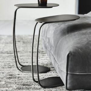 Table basse design haut de gamme Yago Cattelan Italia, aux courbes douces et finitions métalliques, disponible chez D-Style Interior.