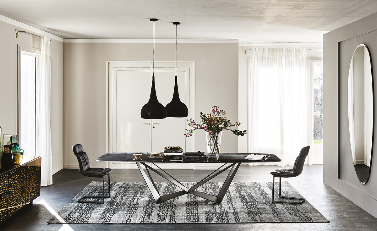 Skorpio Crystalart table de Cattelan Italia allie verre artistique et structure sculpturale en acier pour un style contemporain et raffiné. Disponible chez D-Style Interior.