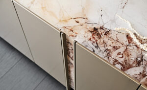 Buffet design haut de gamme Dynasty par Cattelan Italia, structure bois laqué avec verre imprimé effet marbre, disponible chez D-Style Interior