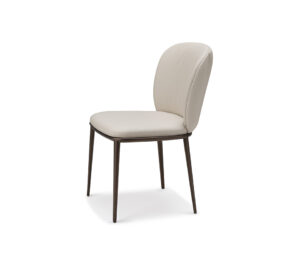 Chrishell ML Chaise design de Cattelan Italia, au dossier matelassé et structure en acier laqué, alliant confort et élégance contemporaine. Disponible chez D-Style Interior.