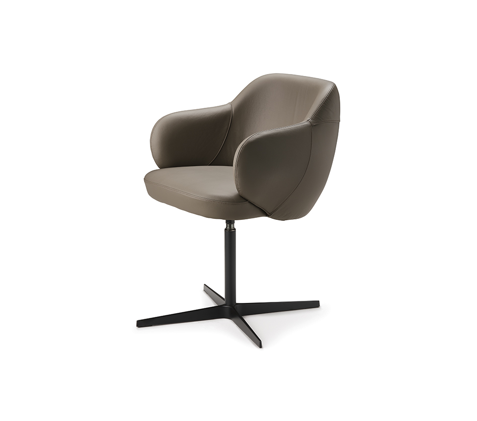 Bombè X Chaise design de Cattelan Italia : chaise design pivotante aux formes enveloppantes et finitions raffinées. Disponible chez D-Style Interior.