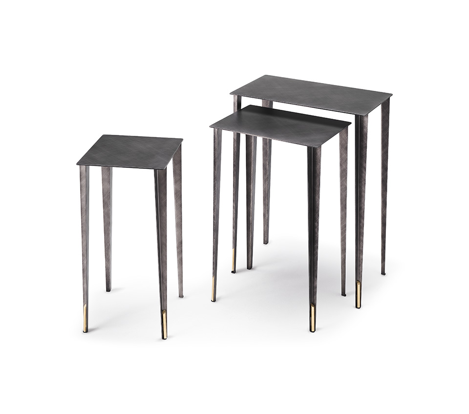 Table basse design haut de gamme Spillo par Cattelan Italia, structure acier Brushed avec détails laiton, disponible chez D-Style Interior.