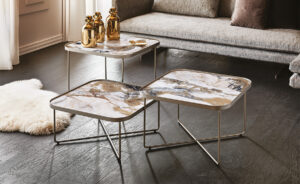 Table basse design haut de gamme Benny Keramik par Cattelan Italia, plateau céramique Marmi carré avec pieds en X, disponible chez D-Style Interior.