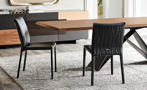 Chaise design Italia Couture en cuir matelassé signée Cattelan Italia, élégante et contemporaine, disponible chez D-Style Interior.