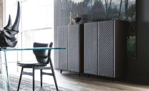 Buffet design haut de gamme Tiffany par Cattelan Italia, revêtement cuir matelassé avec structure bois laqué, disponible chez D-Style Interior