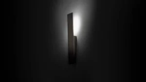 Applique murale ESSENTIAL APPLIQUE en métal finition laiton foncé avec éclairage LED intégré par Reflex Angelo, disponible chez D-Style Interior