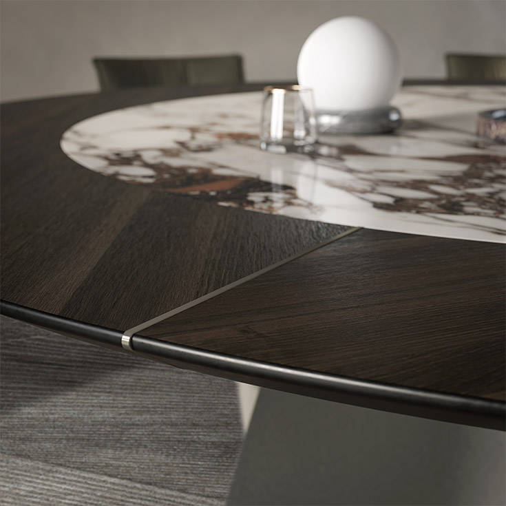 Senator Ker-Wood Round table de Cattelan Italia allie bois noble et céramique précieuse dans une forme circulaire sculpturale. Élégance italienne et raffinement contemporain. Disponible chez D-Style Interior.