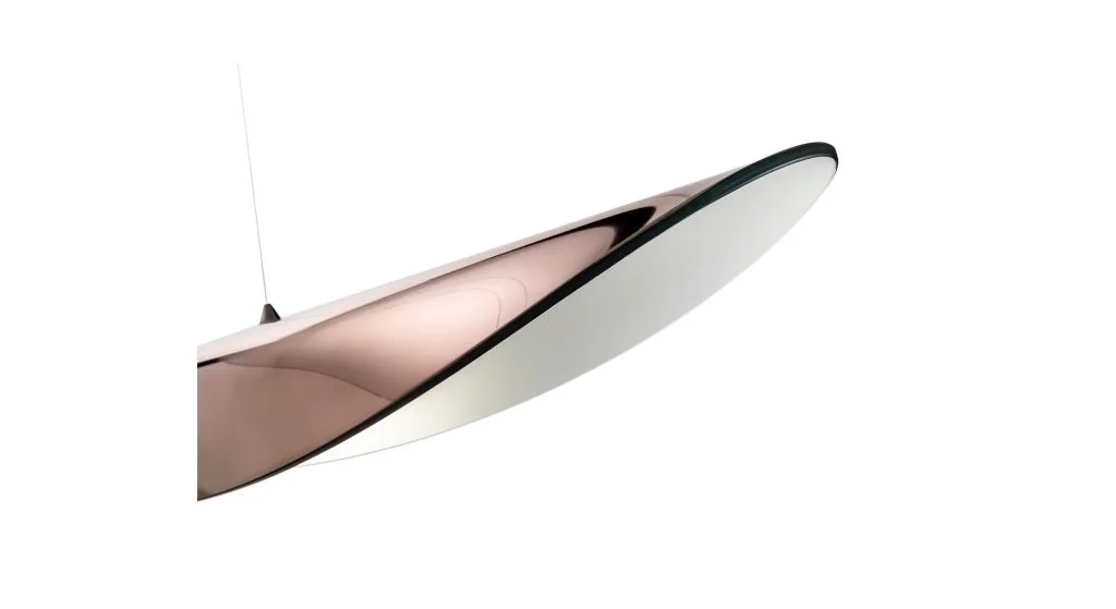 ALA LAMPADA Suspension design en acier incurvé finition cuivre foncé avec intérieur feuille d’or, design Reflex Angelo, disponible chez D-Style Interior