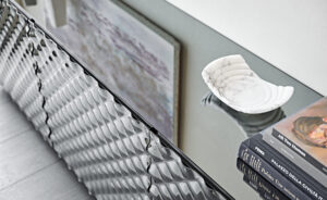 Buffet design haut de gamme Vivaldi par Cattelan Italia, verre miroir matelassé effet 3D avec reflets hypnotiques, disponible chez D-Style Interior